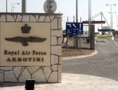 Κύπρος: Αποθηκεύουν προμήθειες στις Βάσεις για το Brexit